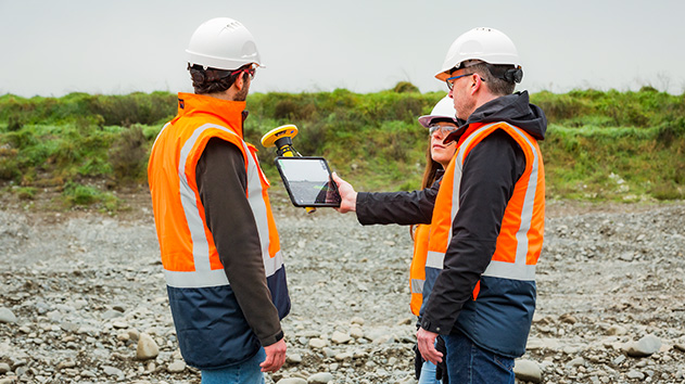 Trimble SiteVision augmented reality software providing an onsite crew a shared view of the plan