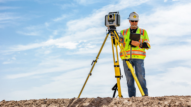 Surveyor using a SX12 scanning station