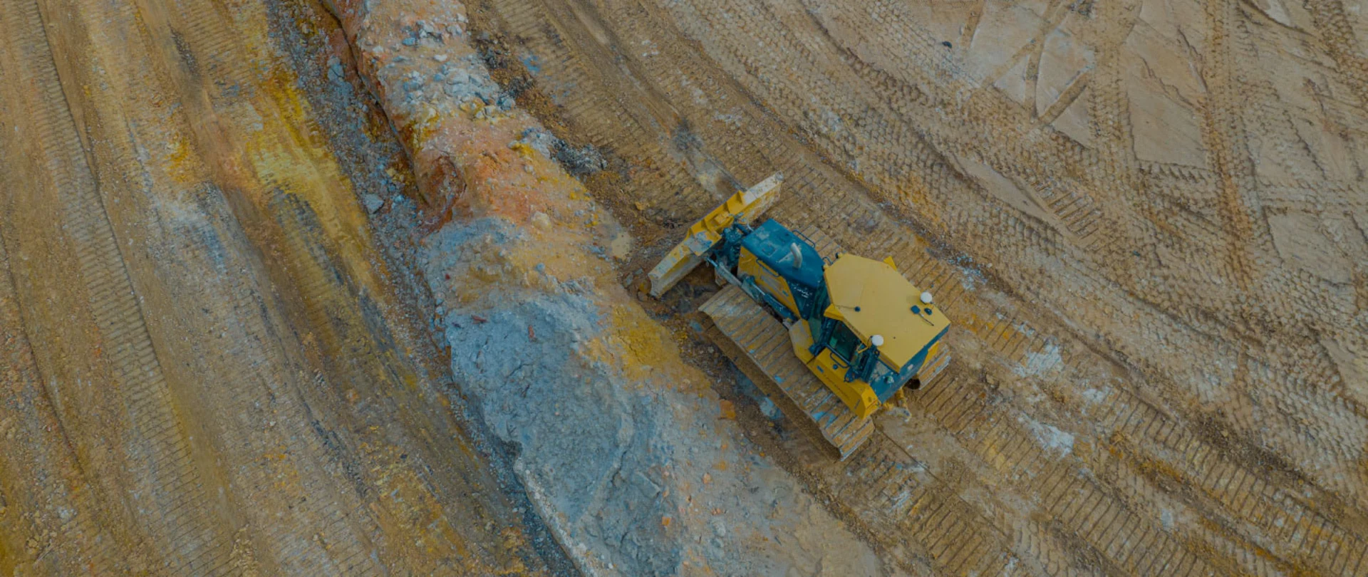 Small machines in a field connected by antennas