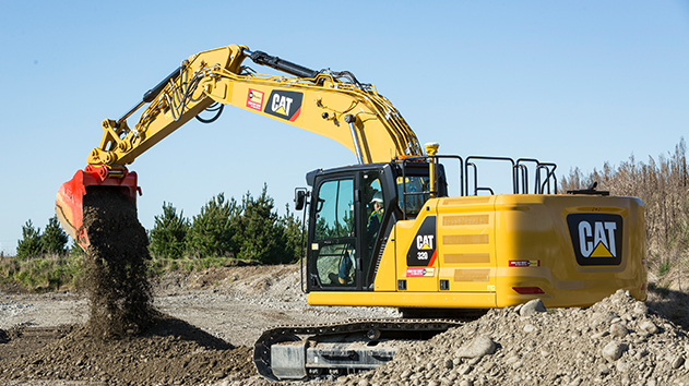 A Cat excavator moving dirt using Trimble Earthworks grade control platform