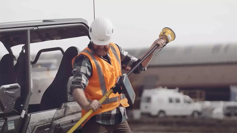 Construction worker capturing accurate points on uneven ground using the Trimble Siteworks machine guidance module with tilt compensation