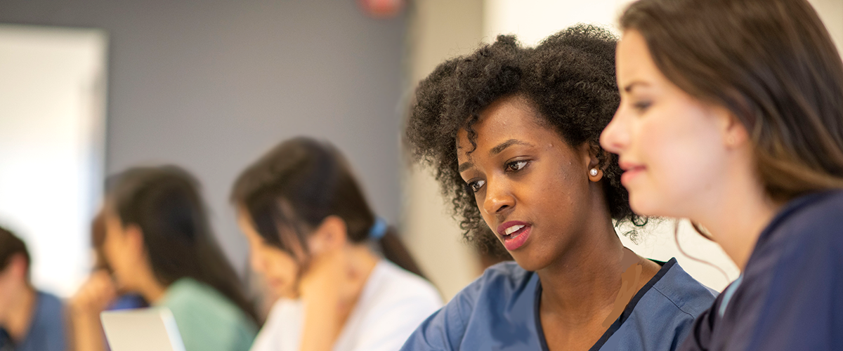 Photo for an article about new employee onboarding best practices