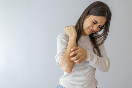 Photo depicting a person scratching a rash for AAD article: Rash 101 in adults: When to seek medical treatment