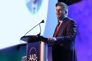 Dr. Cronin speaking at the Plenary at the 2023 Annual Meeting in New Orleans.