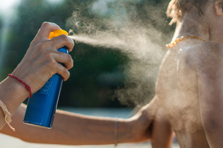 How to use stick and spray sunscreens