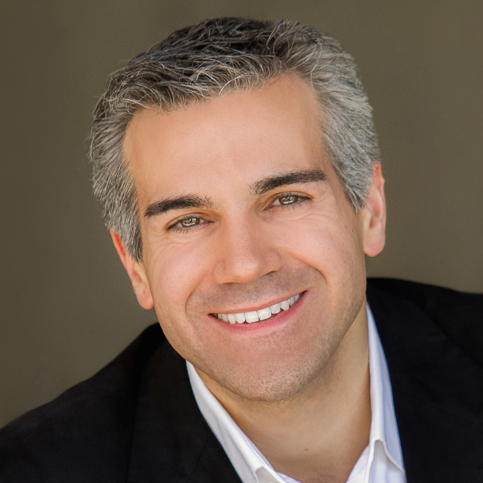 Rotunda headshot for DermWorld