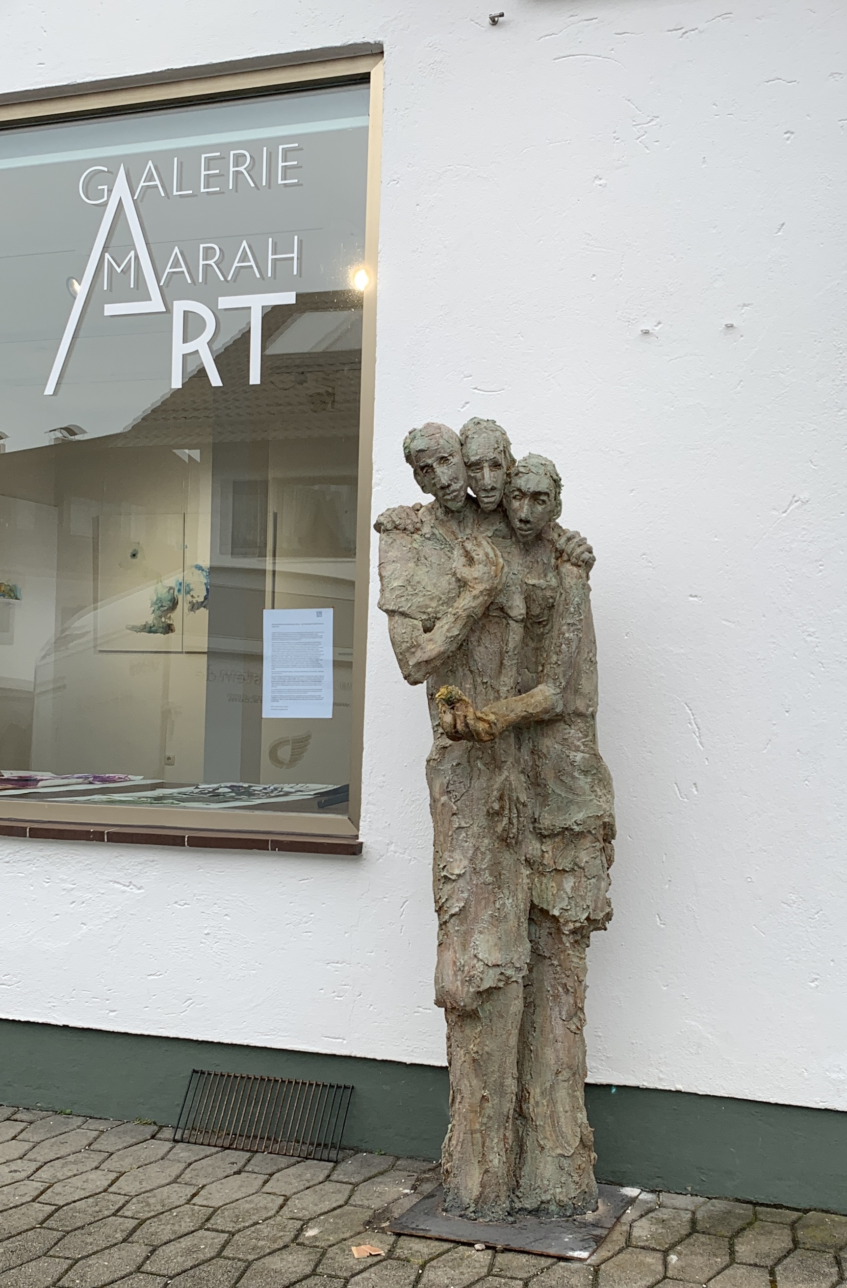 An der Galerie MarahArt - Der Spatz in der Hand