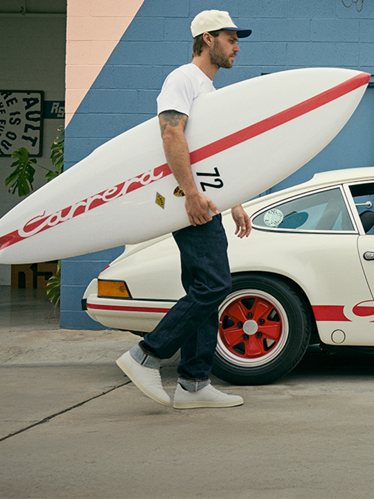 ボアラグ ホワイト フリンジ付き PORSCHE X ALMOND – SINGLE FINS AND AIR-COOLED ENGINES | PORSCHE SHOP