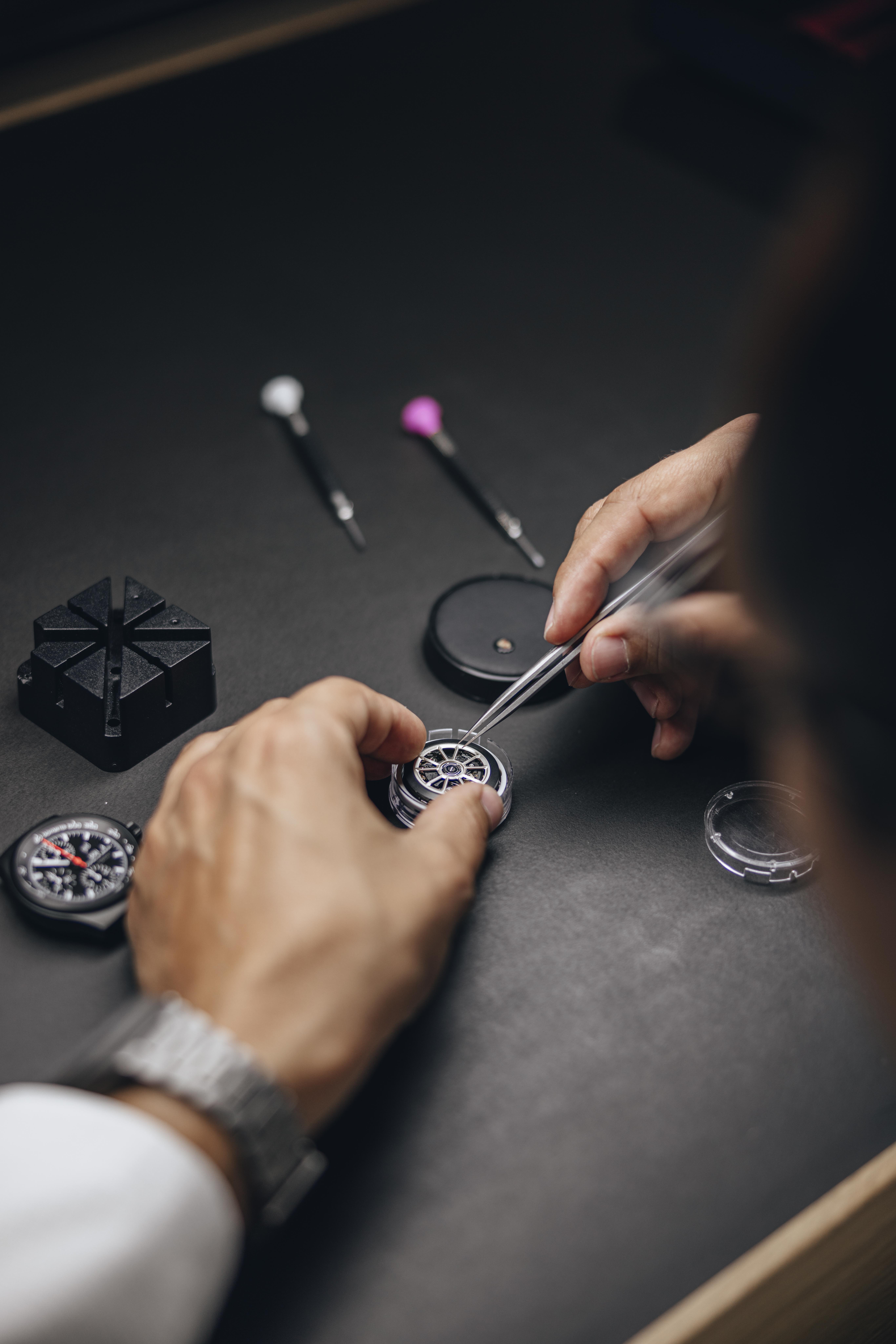 Porsche Design Timepieces Garantie und Service | PORSCHE SHOP