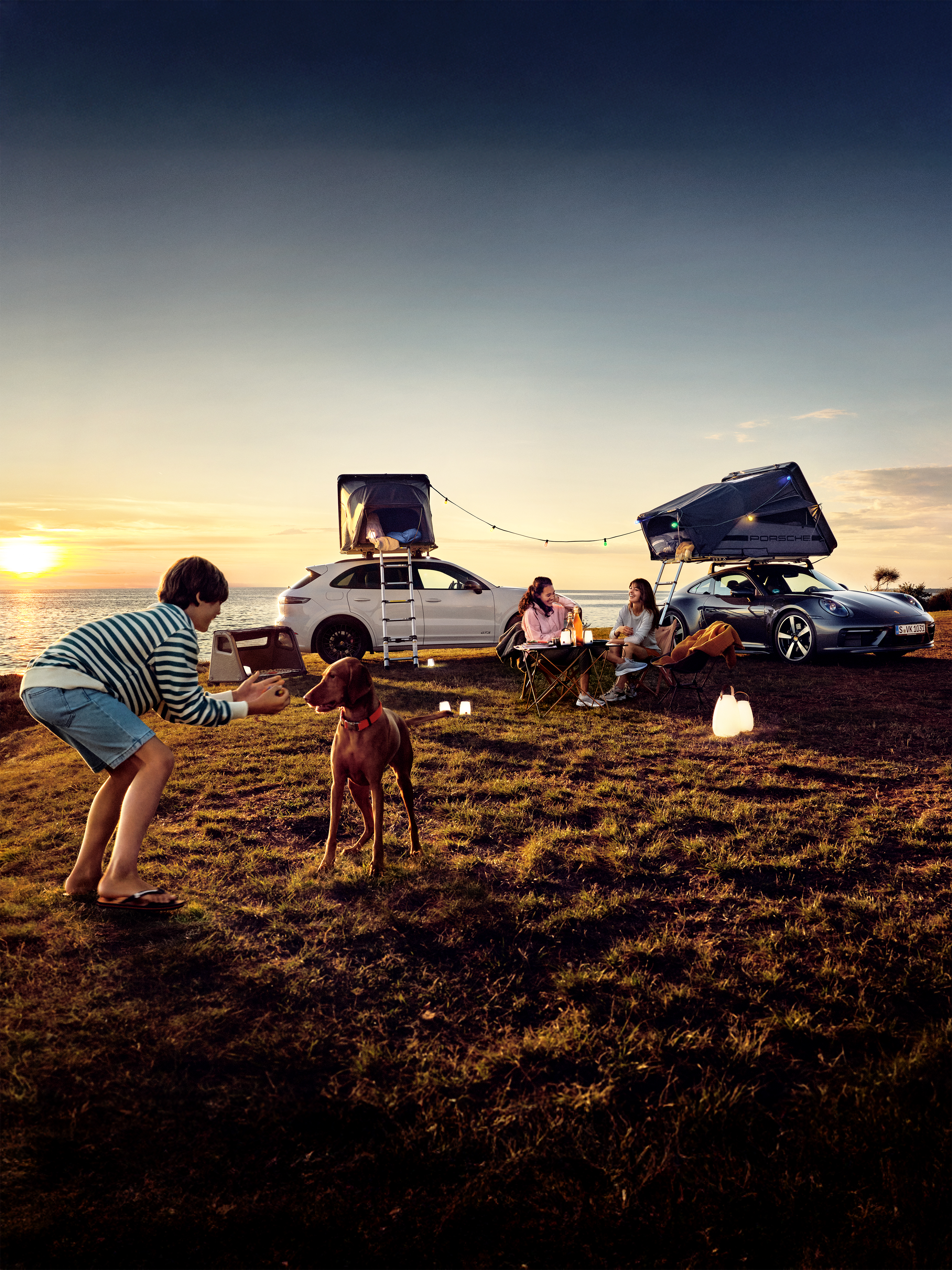 View_of_a_family_at_the_coast_