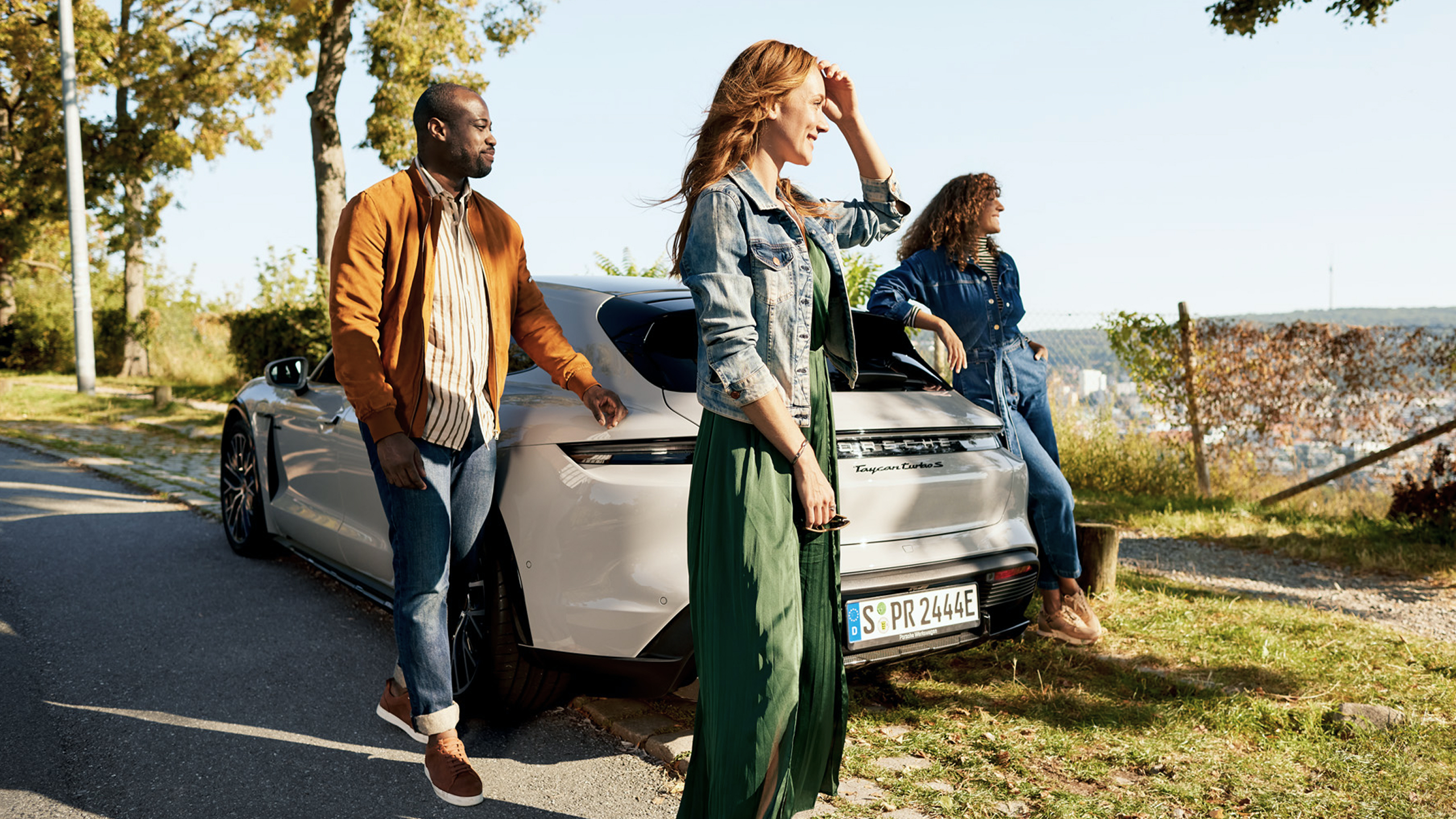Exclusive Taycan vehicle accessories | PORSCHE SHOP
