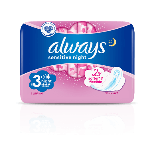 Na różowym opakowaniu siedmiu podpasek Always Sensitive Night w rozmiarze 3 znajduje się napis: 2x softer & flexible.