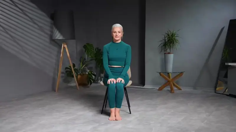 Leg holds. Knee Exercises for Seniors