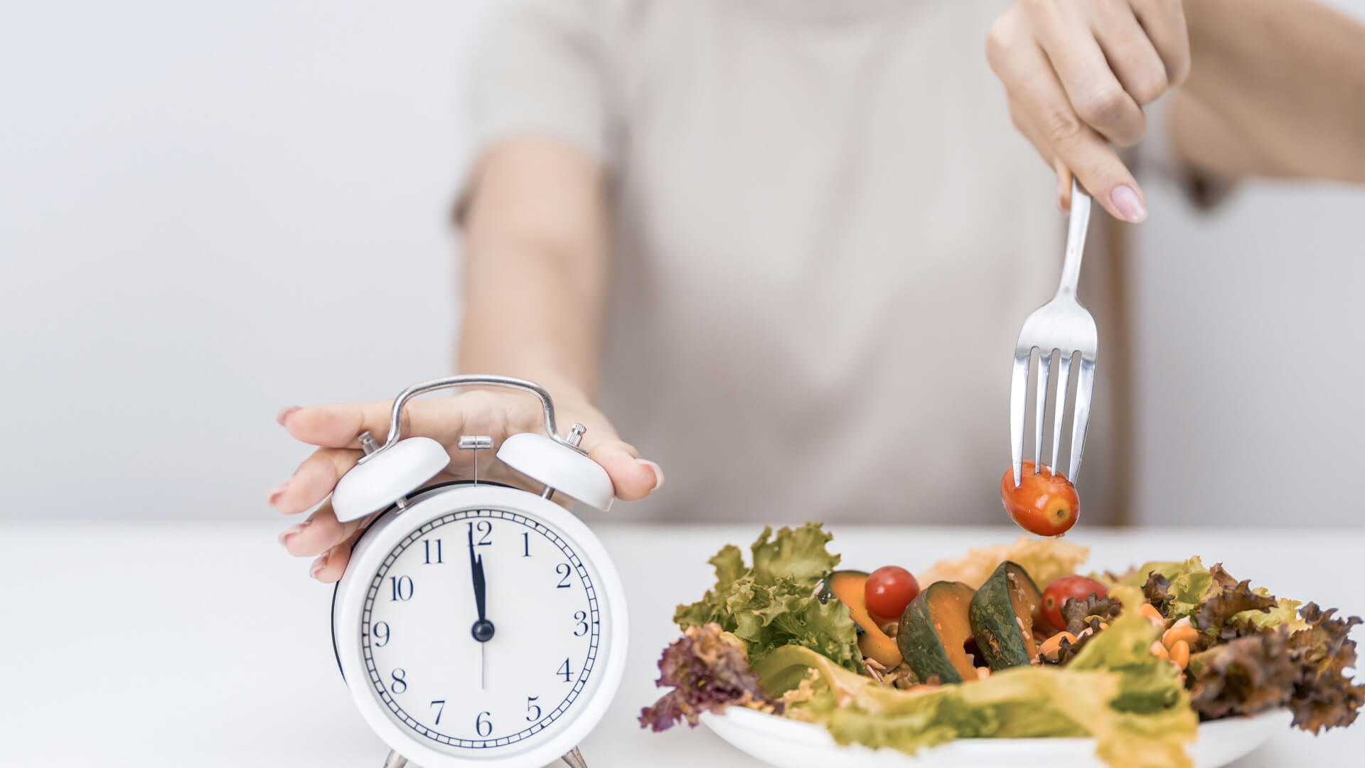 16/8 Intermittent Fasting: Weight Loss Benefits, Health Considerations and Risks