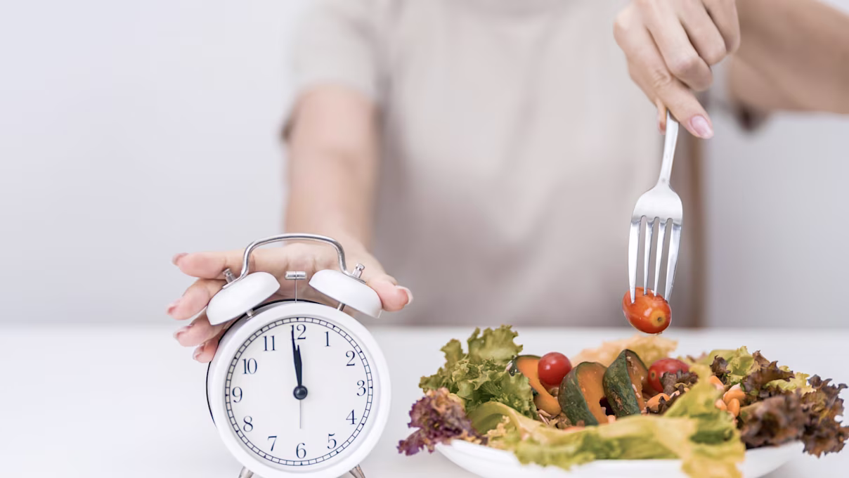 16/8 Intermittent Fasting: Weight Loss Benefits, Health Considerations and Risks