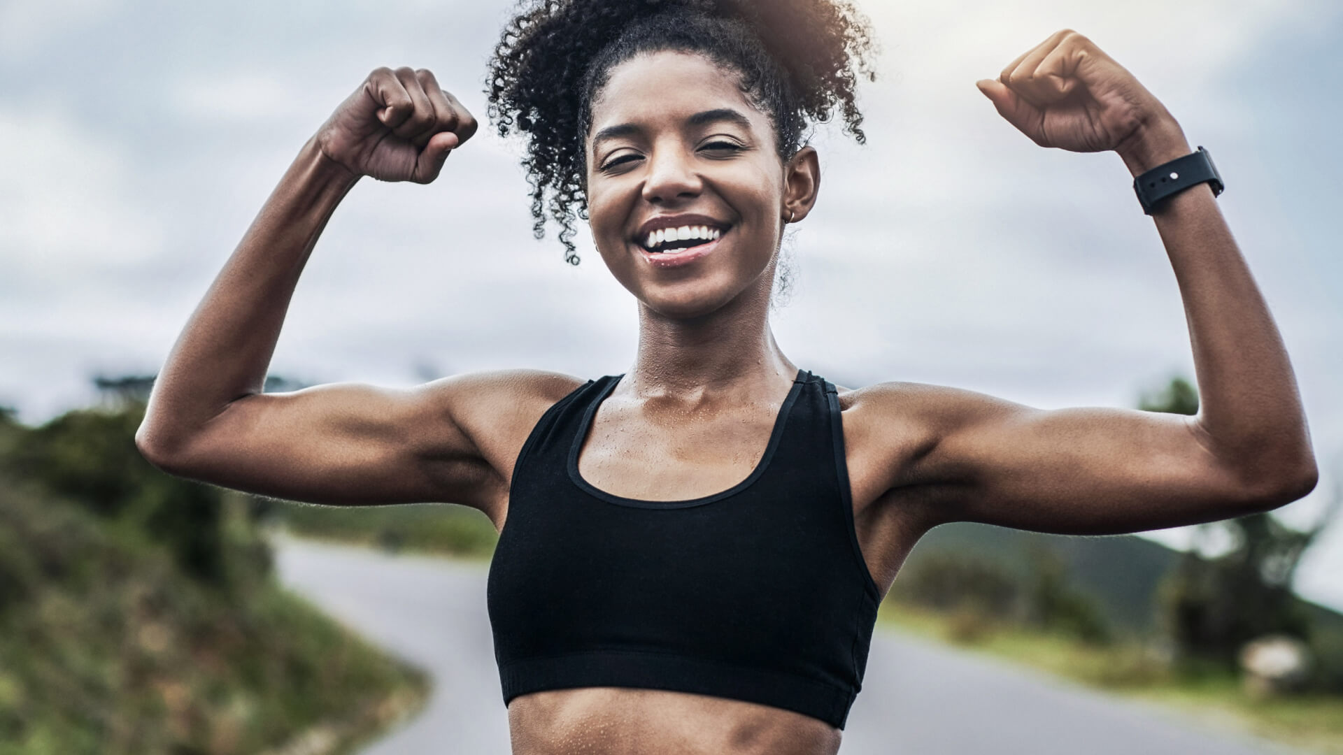 Does Flexing Build Muscle? Benefits & What To Expect