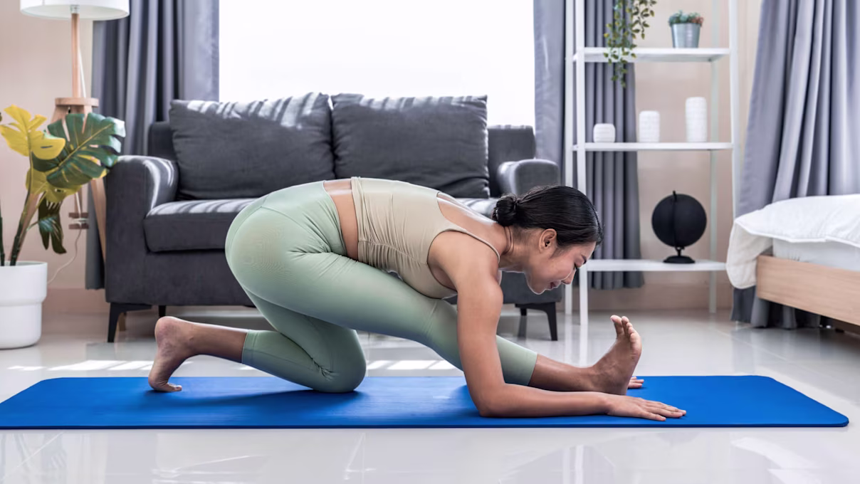 7 Hamstring Stretches to Improve Mobility (Beginner-Friendly)