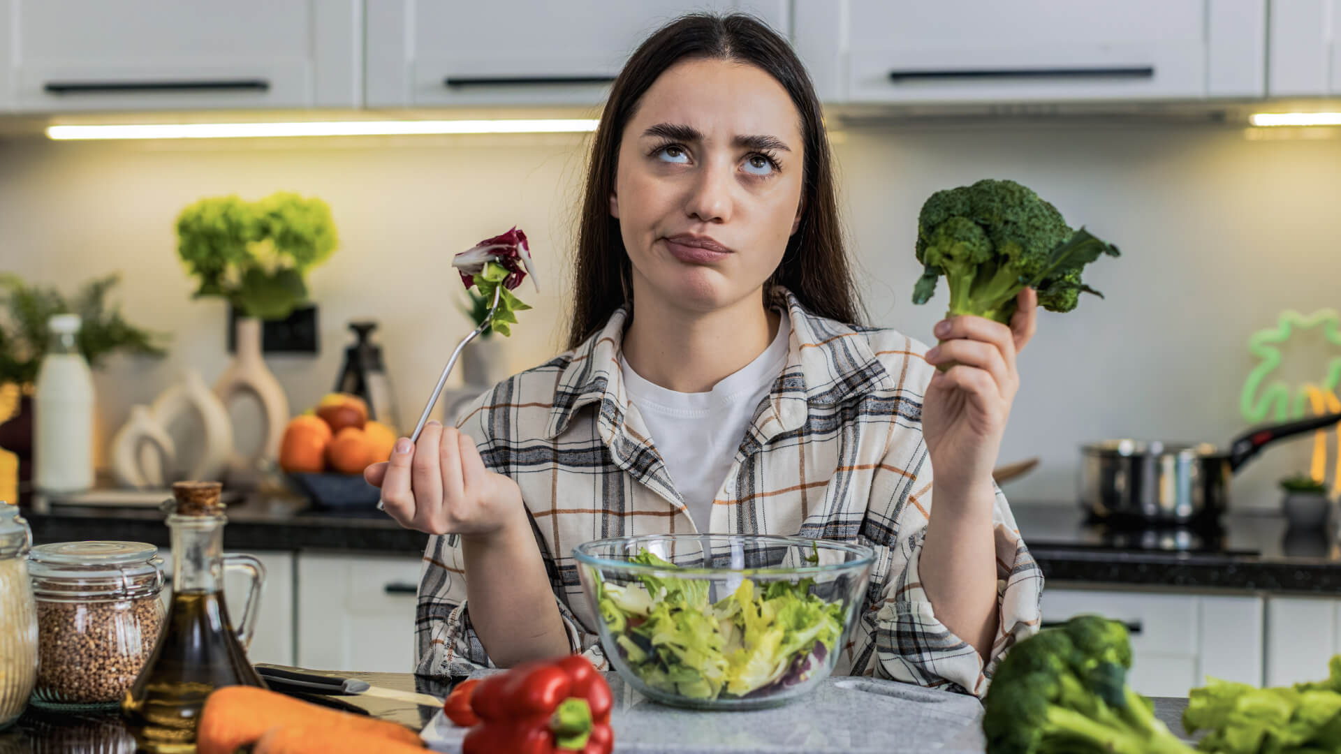 Is it Better to Fast or Eat Small Meals? Weight Loss Perspective