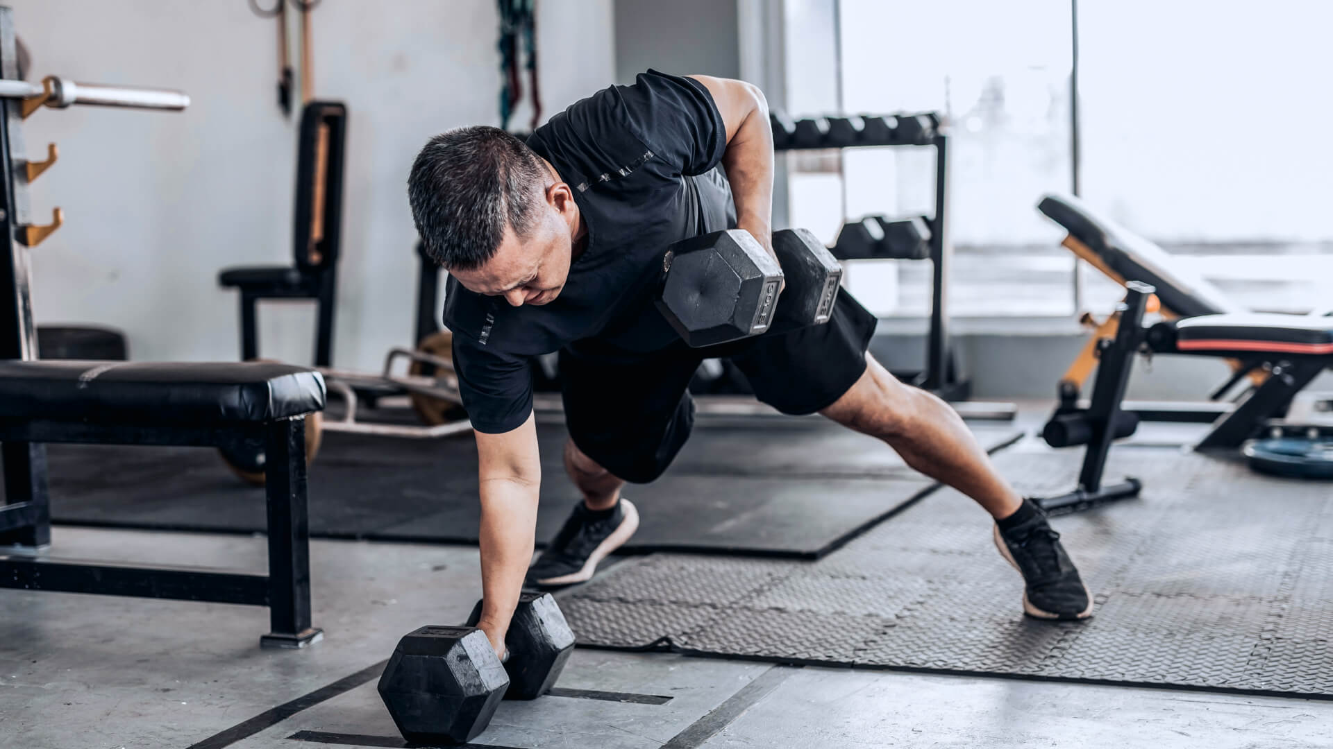 10 Essential Pull Exercises For a Pull Day [Dumbbells & Resistance Band]
