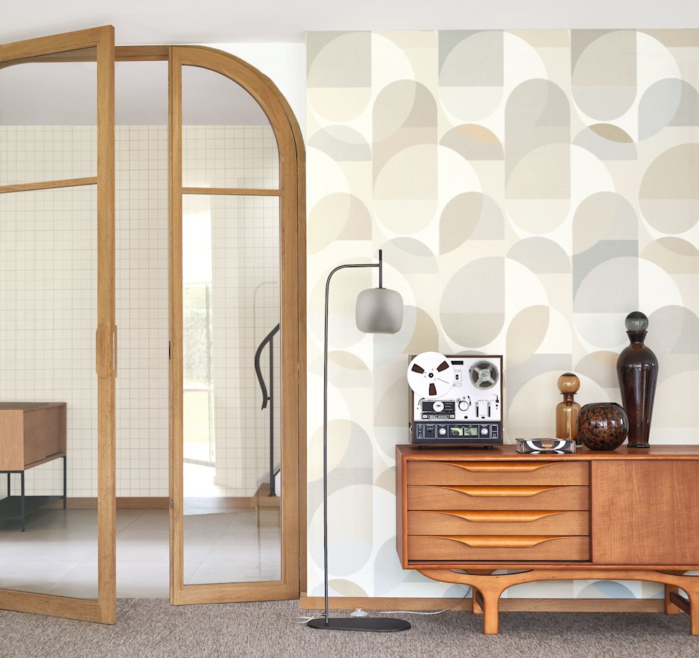 papier peint - salon - Casadeco - Carnaby Street  -  200492832  -  blanc - jaune - motif graphique, pastel, meubles en bois