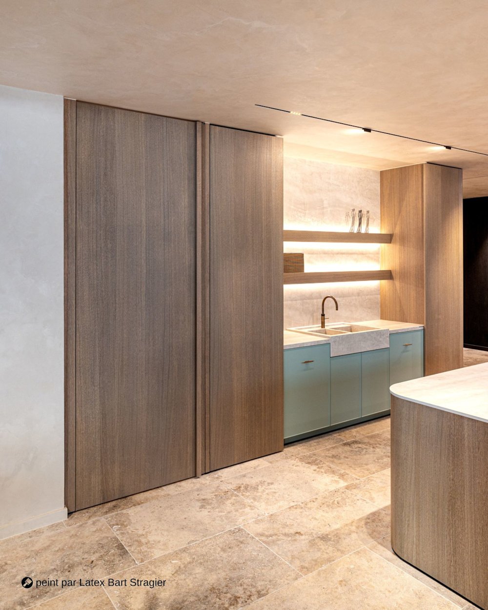 Keuken geschilderd in Calco Original CC 03 travertin beige door Latex Bart Stragier FR