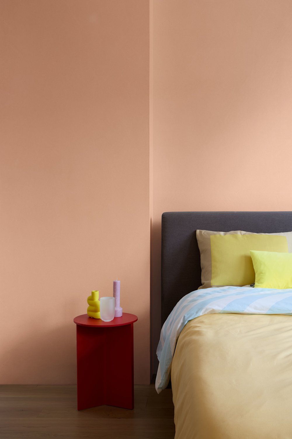 Slaapkamer in zachtroze tint WAC 048 restoring pink