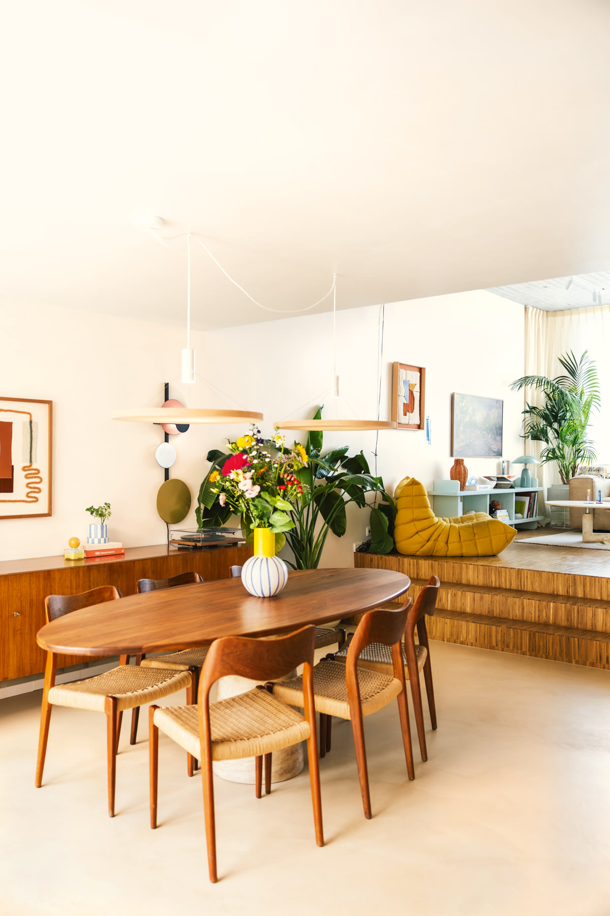 BIMU – eetkamer – off white – Boss-one Silk – woonverhaal Camille bel-étage Berchem – coloramagazine