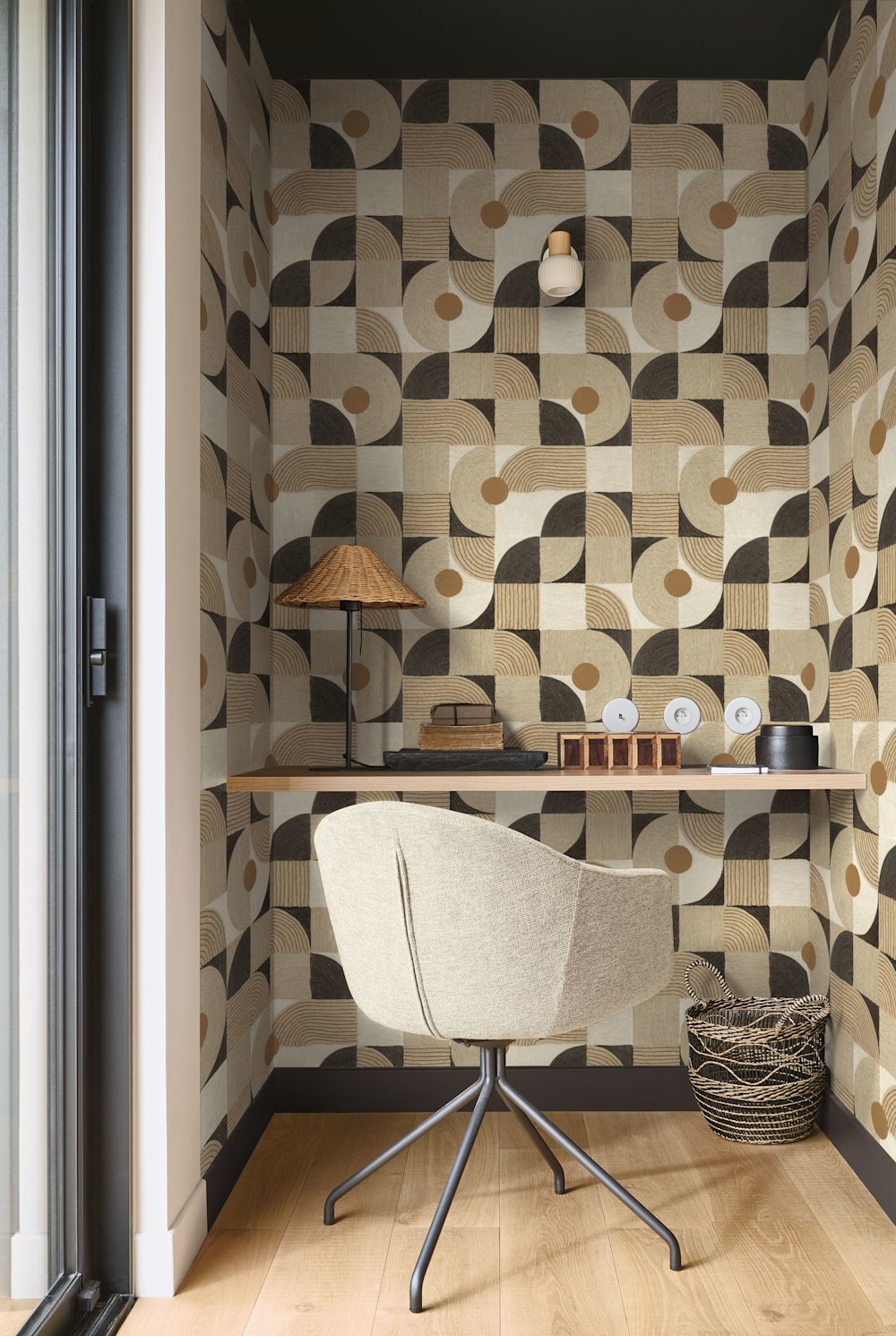 papier peint - salon - Casadeco - Rituels - 201927235 -  blanc - marron - noir - papier peint graphique panoramique  salon moderne  canapés design  grandes fenêtres (1)