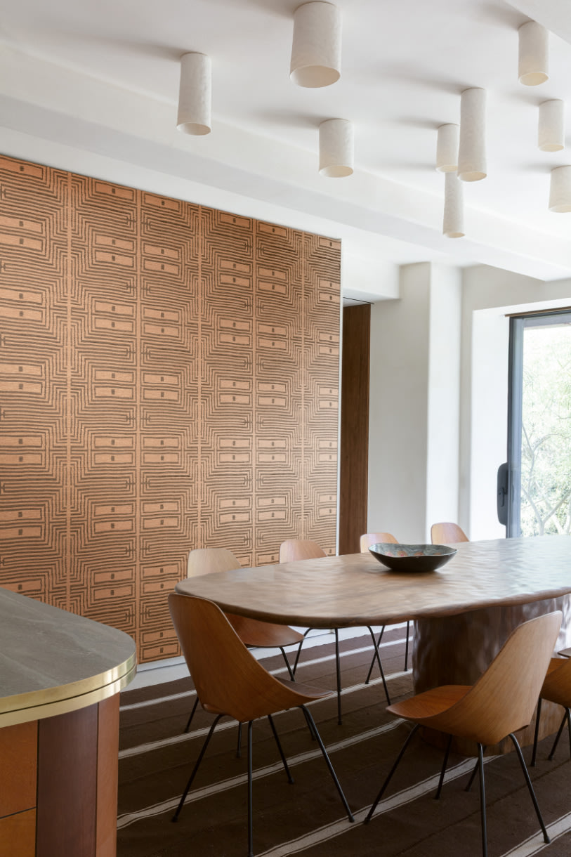 Eethoek - houten tafel - grafisch behang