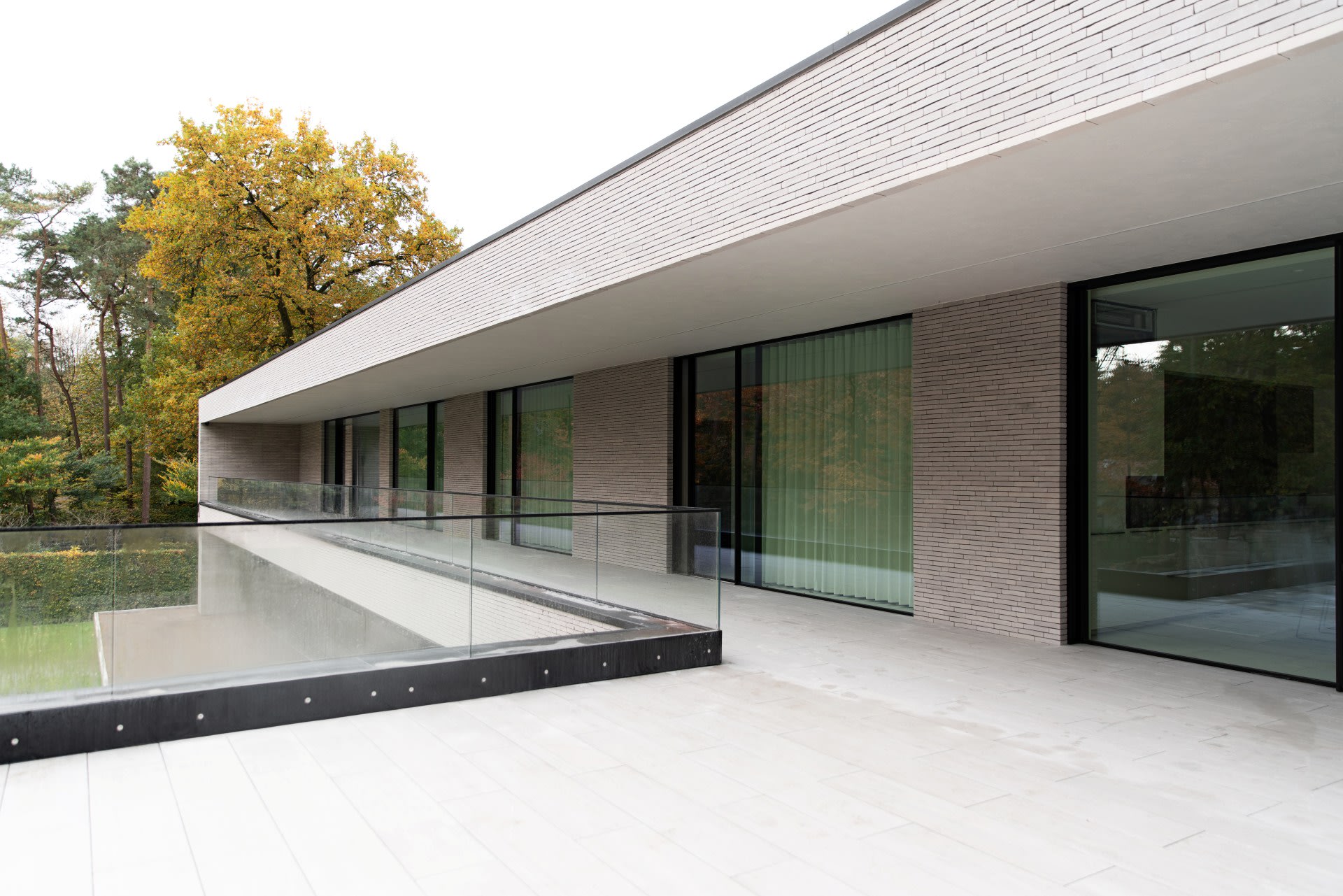 B2B - inspiratiegalerij - BOSSclima - Stone art - color - Taqi - terras - plafond - wit 3