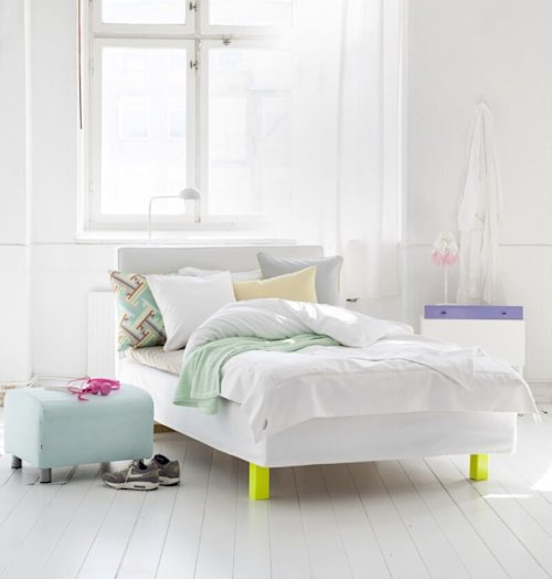 Accents fluorescents dans la chambre 