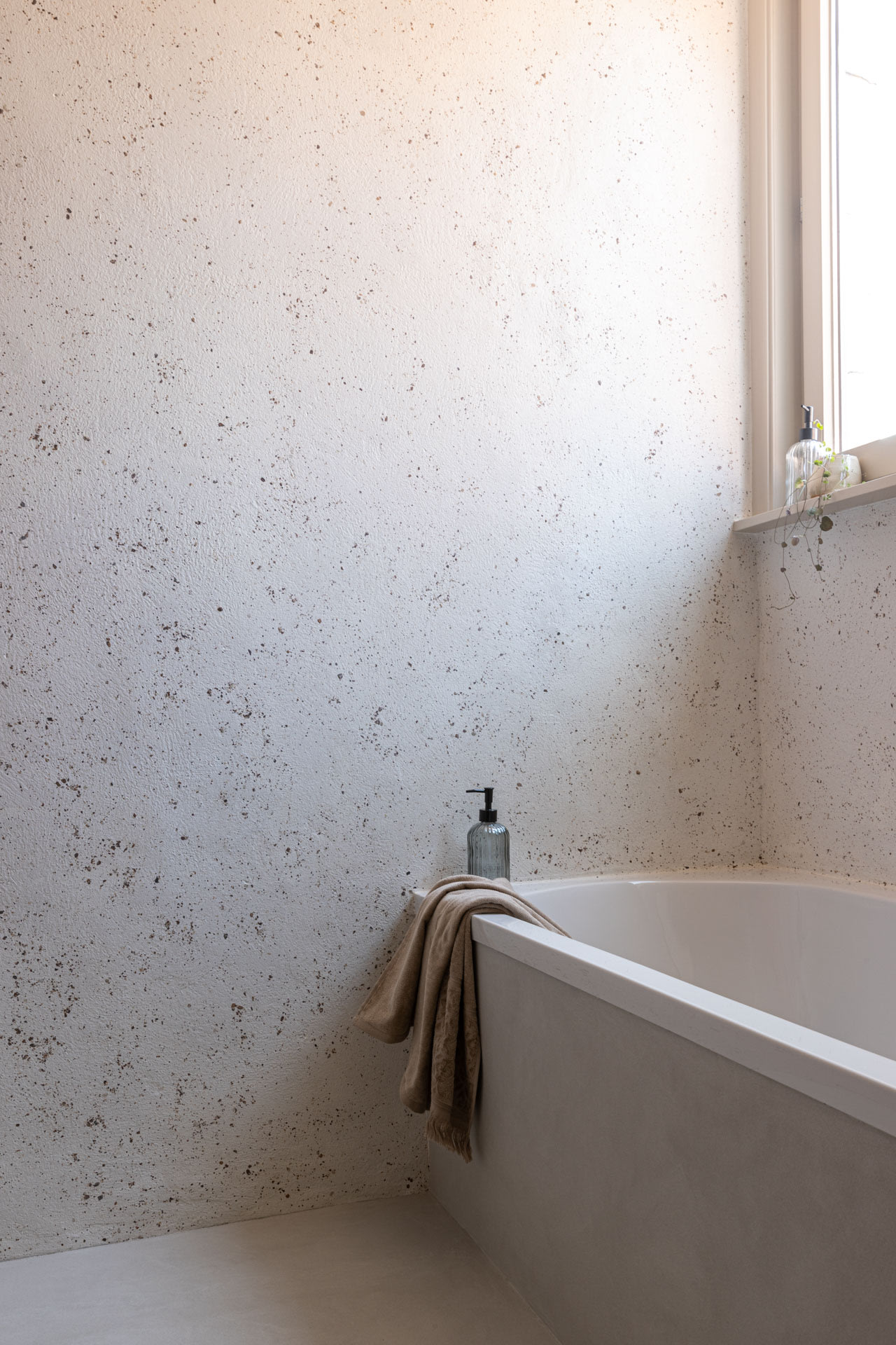 Badkamer met off-white muur