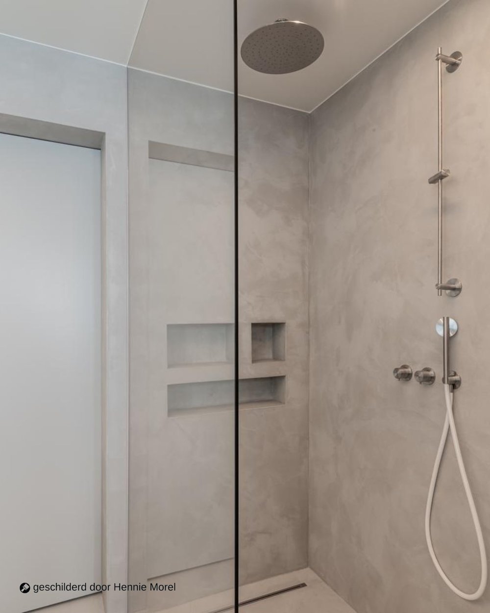 inspiratiebeeld colora – Aqua Sensa – Douche, betonlook, grijs, strak, niches  – AS 16 – geschilderd door HENNIE MOREL