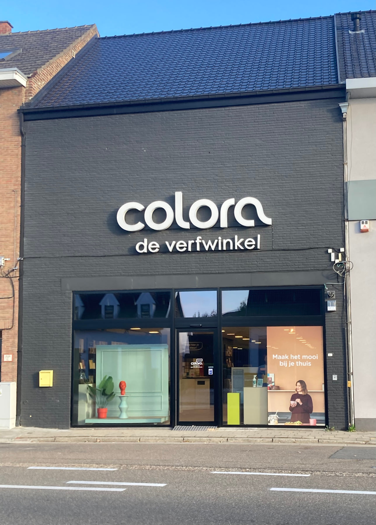 Gevel van de colora winkel in Sint-Truiden