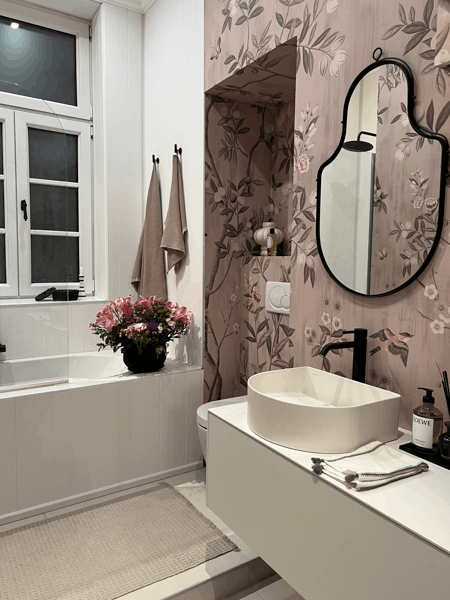 decoratieve elementen - badkamer - nmc - Noël & Marquet - ARSTYL, WALLSTYL - WG1,FT1 - roze - wit - Bloemmotief, zachte tinten, moderne wastafel