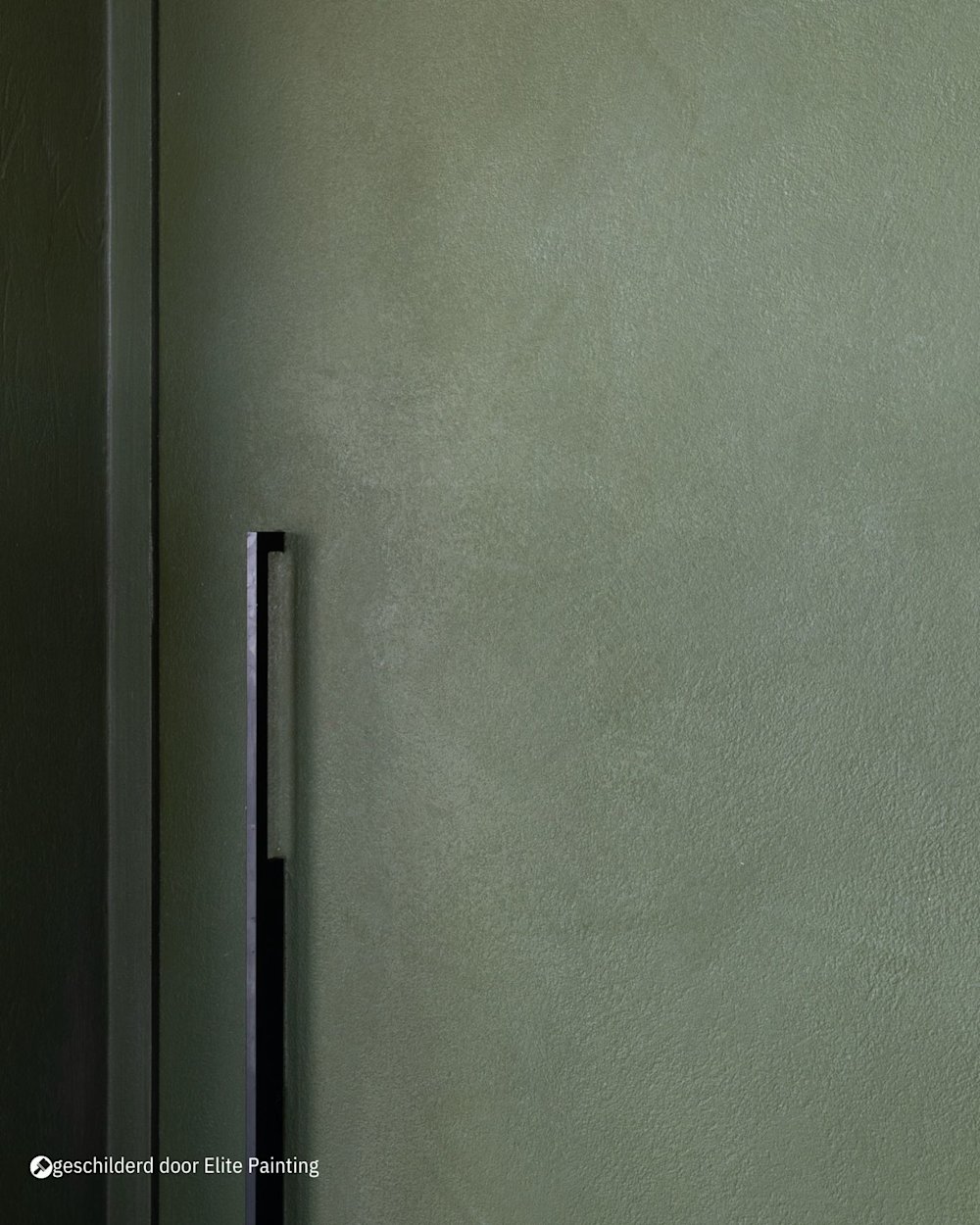 Groene deur in Stone art color door Elite Painting