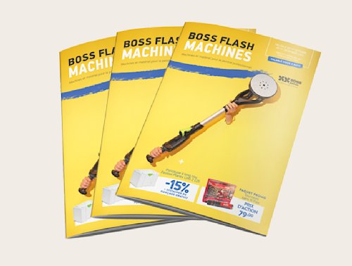 Trois brochures promotionnelles identiques intitulées « Boss Flash Machines » sont empilées les unes sur les autres, avec un outil de nettoyage et des offres promotionnelles sur la couverture.