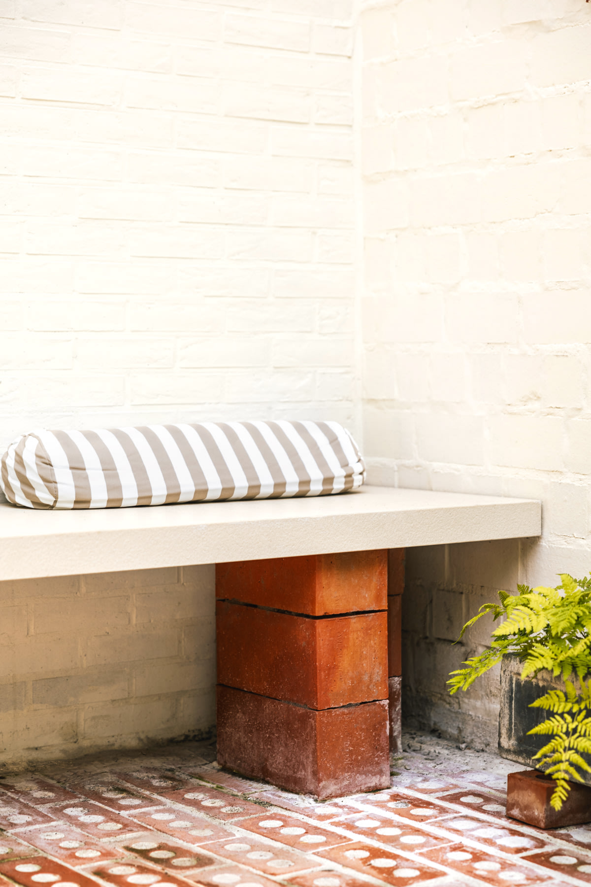 BUIMU - terras – off white – Sublimat – woonverhaal Camille bel-étage Berchem – coloramagazine