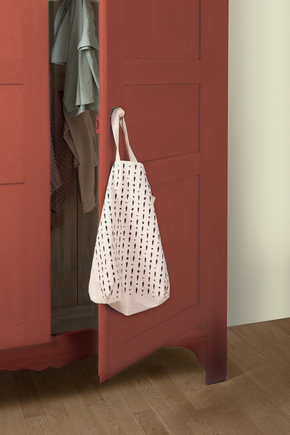 kast - meubel – rood – WE M99 red residence - cottagecore - coloramagazine