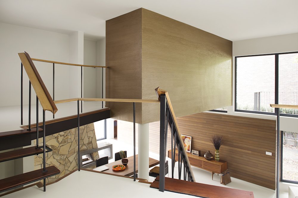 zwevende accentwand geschilderd in Metallic Chic MT 54 khaki bronze