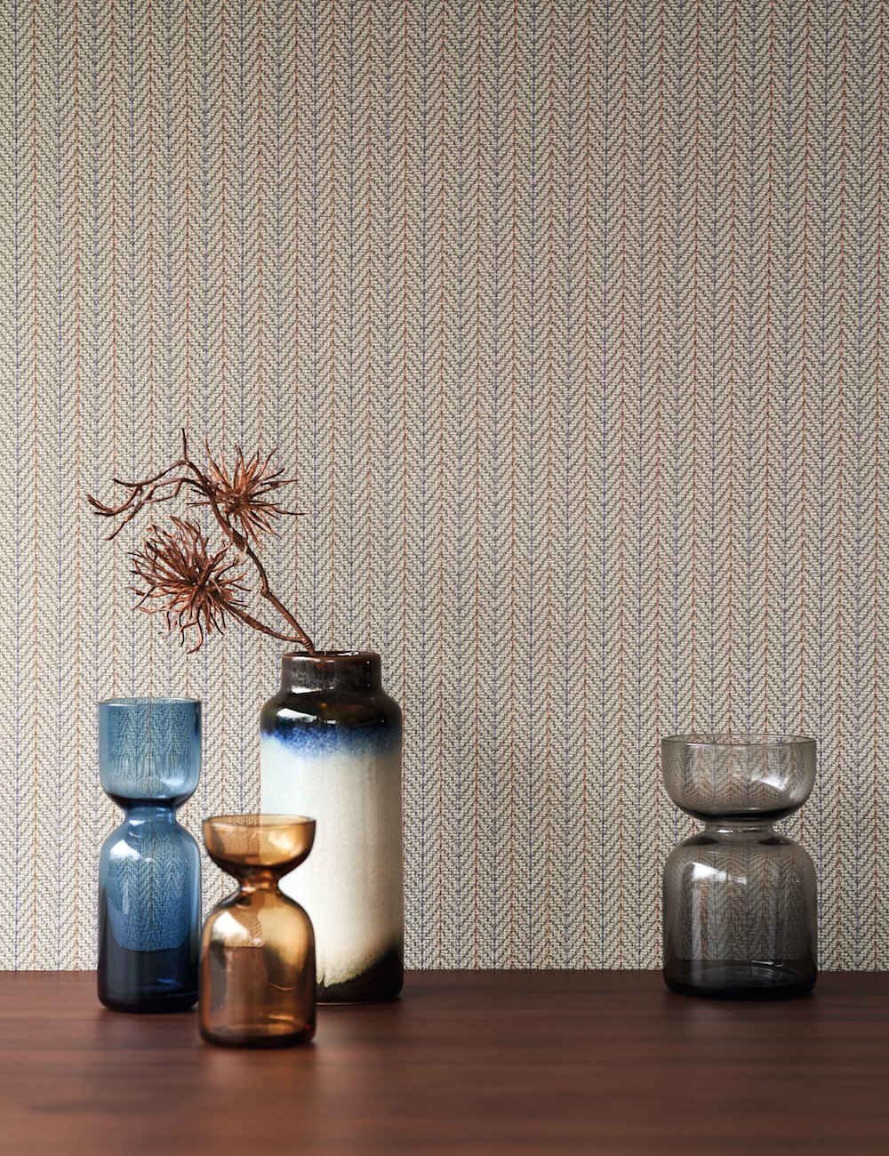 papier peint - salon - Casadeco - Carnaby Street  -  200539037 -  marron - bleu - motif fin, vases, bois