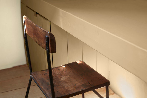 Bureau en kast in trendkleur Re-Used Cardboard
