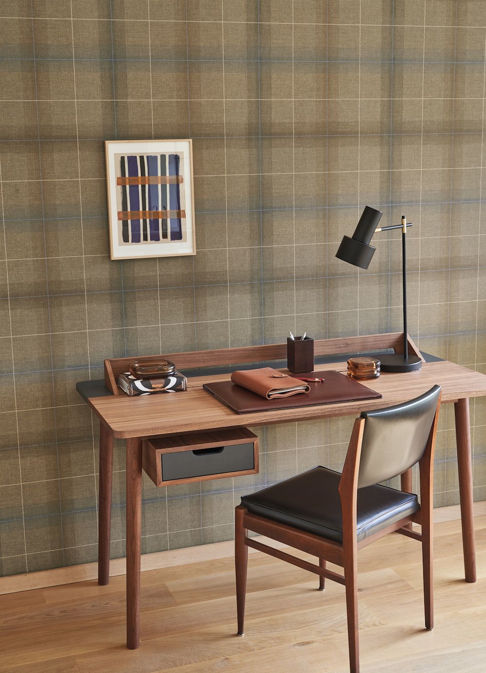 behang - woonkamer - Casadeco - Carnaby street  -  200529200  -  bruin - geel - ruitpatroon, bureau, houttinten