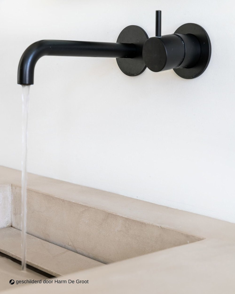 inspiratiebeeld colora – Aqua Sensa – Zwarte kraan, beige wastafel, minimalistisch  – AS  – geschilderd door HARM DE GROOT