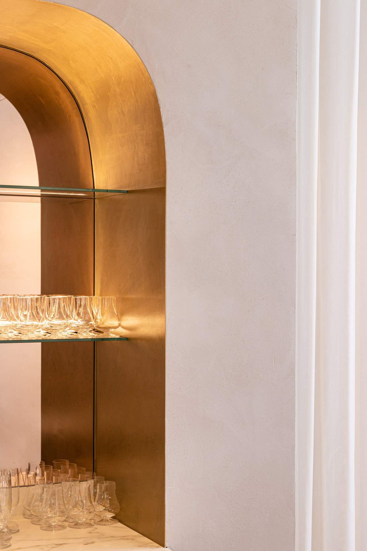 inspiratiegalerij - metallic chic stuc - bar - goud (2)