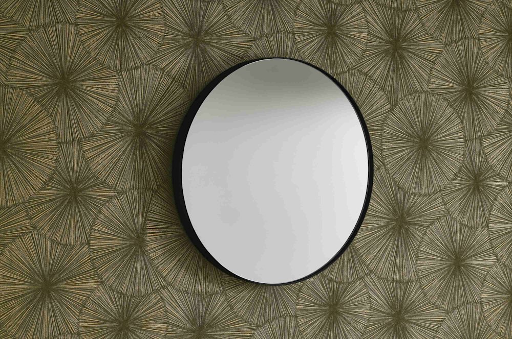 papier peint - salon - Casadeco - Solaris  -  SOLA201877777  -  vert - jaune - papier peint géométrique vert  miroir rond  motif en forme d'étoile  touche moderne