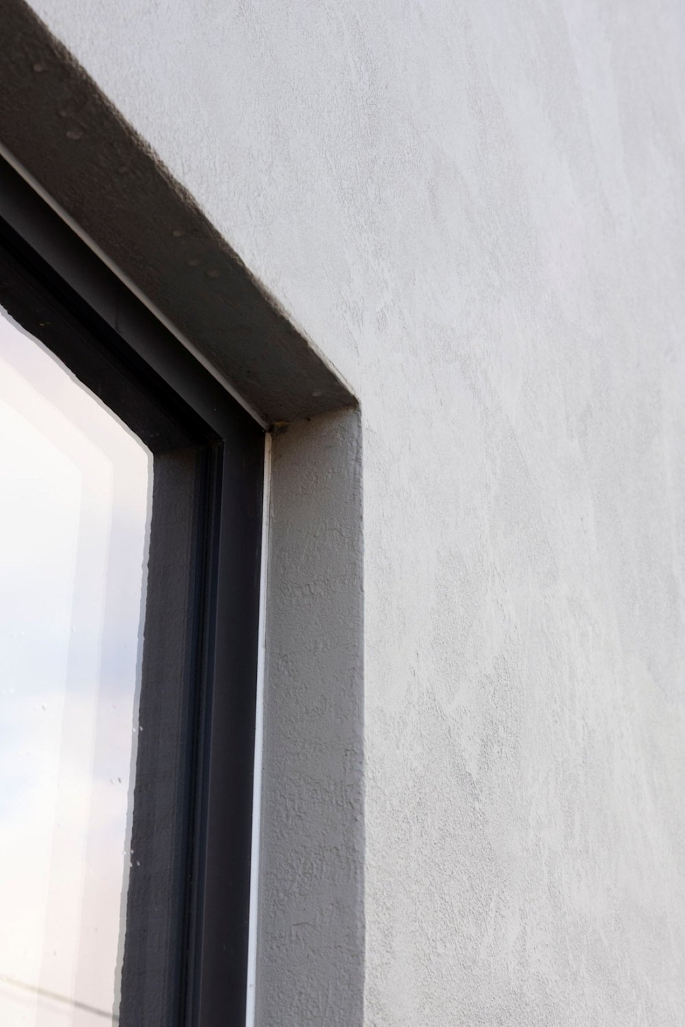 B2B - inspiratiegalerij - BOSSclima - stone art - color - raam - rijhuis - wit