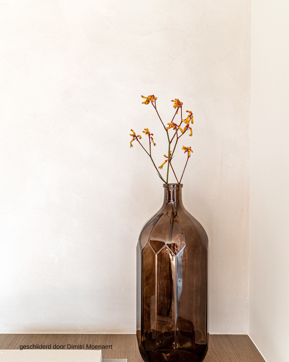 Minimalistische vaas met gedroogde bloemen