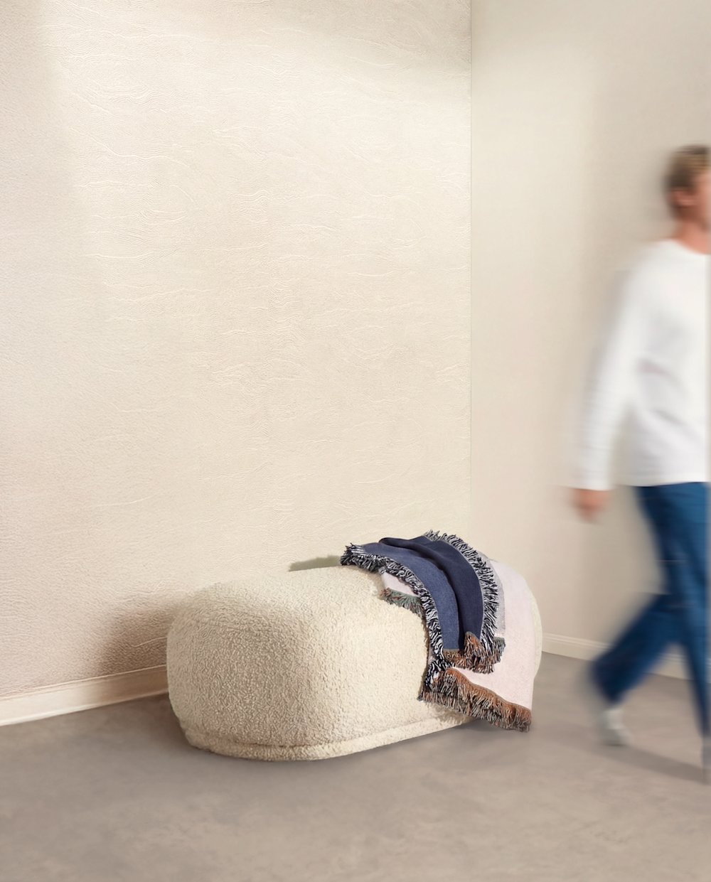 bimu - woonkamer - behang - muur – beige – WE M87 pure linen - miri oyster masureel - coloramagazine