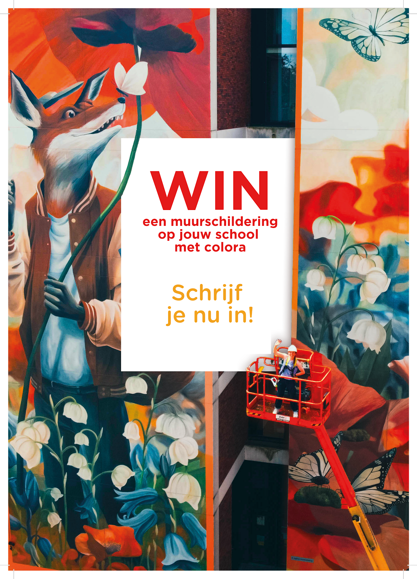 Een kleurrijke muurschildering met een grote vos en bloemen wordt geschilderd door twee kunstenaars in een lift. 